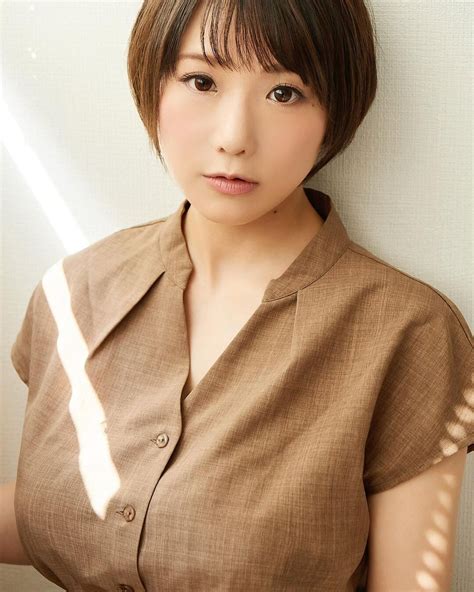 Shibuya Kaho Highres Photo Medium 1girl Asian Breasts Brown
