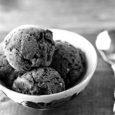 can you pass this black and white ice cream test