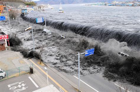 Top 10 Worst Tsunami In History In The World Still Buddy