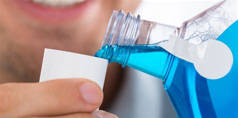 salud bucal con el uso del enjuague bucal en la limpieza dental my