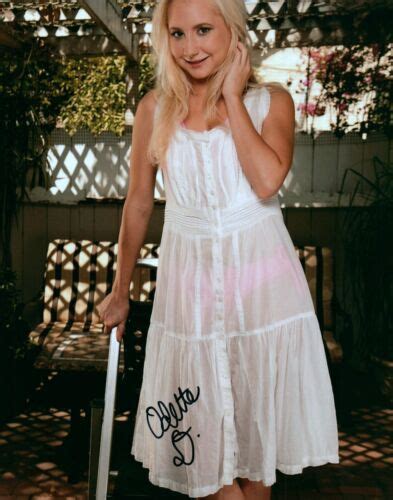 Odette Delacroix In Weißem Kleid Erwachsenenmodell Signiert 8x10 Foto