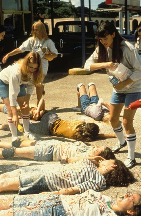 this scene with the girls from dazed and confused knee
