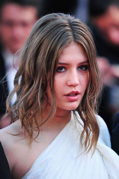 pin by meem on adele medium length hair styles hair styles adele exarchopoulos