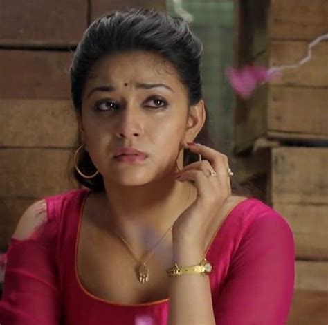 Keerthy Suresh In Pink Dress With Cute Expressions In Saamy Square