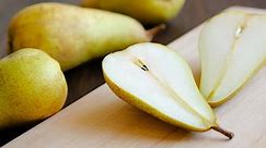 The Proper Way To Cut Pears
