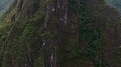 🇵🇪 Wayna Picchu Mountain ⛅️⛰️ ~ Artist 📷 @world_walkerz #cusco #cuzco #machupicchu #huaynapicchumountain #waynapicchu #mountain #mountains #andes #visitperu #choquequirao | Cusco Destinos