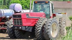 INTERNATIONAL 3788 2+2 Tractor Planting Corn