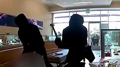 California smash-and-grab suspects target jewelry store