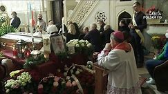 Uroczystość pogrzebowa śp o. Alojzego Kosobuckiego w Kamieńcu Podolskim - modlitwa za zmarłego.
