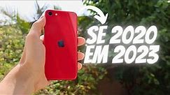 iPHONE SE 2 (2020) em 2023 // VALE a PENA?