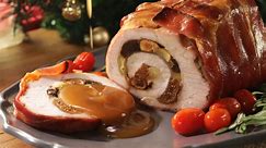 Weihnachtsbraten Deluxe: Gefüllte Schweinelende in knusprigem Speckmantel mit aromatischer Sauce!