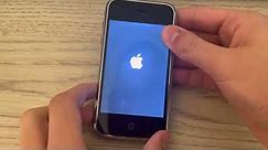 iPhone 2G (8GB, iPhone OS 3.1.3, 70 Apps) - Unboxing
