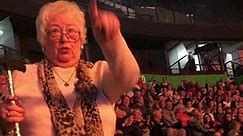 Age Ain't Nothin' But a Number! Grandma Shows Off Dance Moves to Miley Cyrus' "Flowers" - video Dailymotion