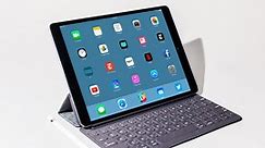 How to fix a disabled iPad by connecting to iTunes or Finder