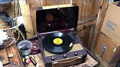 Restored Silvertone 8168 manual crank Phonograph record player