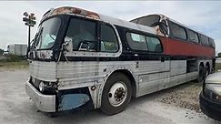 Scenicruiser bus rescue. Detroit Diesel 8v71 will it start? Retired greyhound bus.