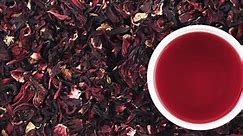 Czerwona herbata - czy ma właściwości odchudzające? Opinie i przeciwwskazania do spożycia
