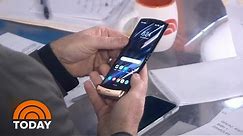 Is The Flip Phone Back? Check Out Motorola’s New Smart Razr | TODAY