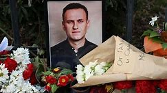 NAVALNY FUNERAL LIVE | Surrounded By Police, Anti-Putin Chants