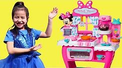 Jannie Pretend Play Cooking with Minnie Mouse Kitchen Toy & Play Foods