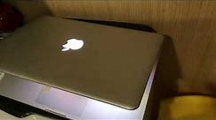 MacBook Pro 13 Apple logo light