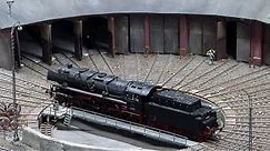 Turntable and Roundhouse for Model Railways