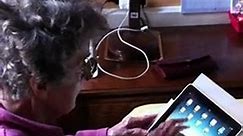 Utilisation de l'ipad par une personne âgée de 88 ans - Vidéo Dailymotion