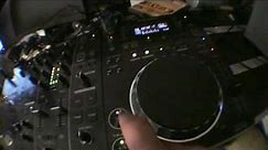 DJ Tutorial Pioneer CDJ-350 Make a loop and then use the loop divide