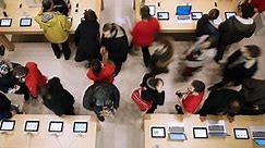 Apple Store’s new look demotes iPods from tables to shelves