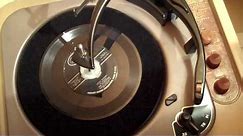 1950s Magnavox CP251M tube record player demonstration