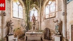 مصور فرنسي يبرز العمارة المذهلة للكنائس المهجورة في أوروبا
