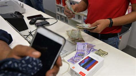 Flipkart cuts iPhone 16 price to ₹58,900 ahead of sale