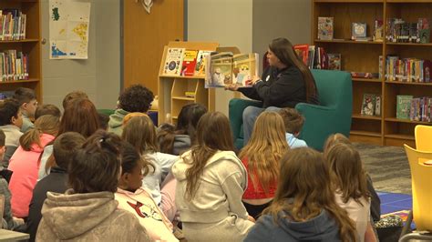 Gov. Reynolds orders flags at half-staff for 2 Iowa soldiers killed in ...