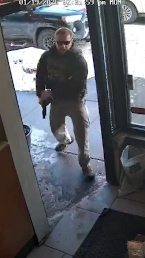 ICE agent draws gun inside restaurant