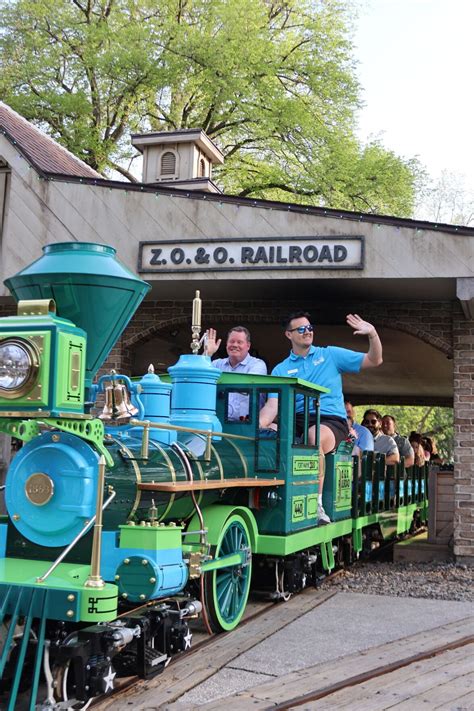 Fort Wayne Zoo unveils new electric train | News | kpcnews.com