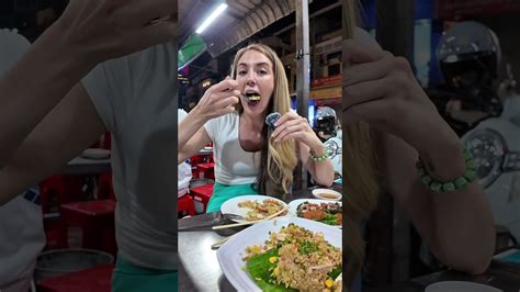 Eating seafood on the street in Phnom Penh 🇰🇭🔥 #Cambodia