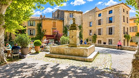 Gordes France fairytale village in the Luberon (4K)
