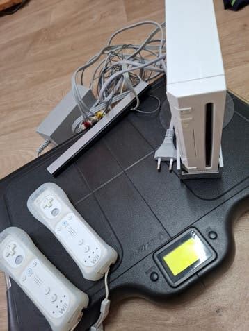 Wii Console met 2 controllers en Balance Board (m2458815493 ...