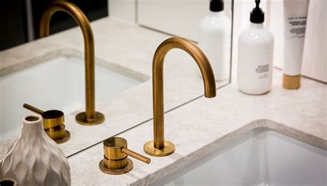 11 Luxury Commercial Bathroom Features