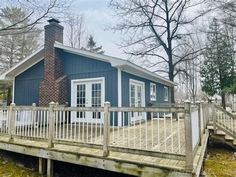 Homes for Sale in Roscommon County, MI with a Modern Kitchen | Realtor.com®