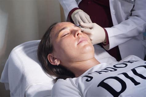 Is it okay to get jawline Botox injections while breastfeeding?