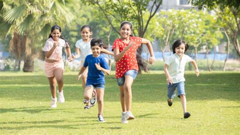 How running about and playing alters the brain of children