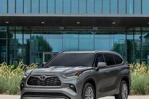 Compare 2026 Toyota Highlander Hybrid vs. 2025 Toyota Highlander Hybrid ...