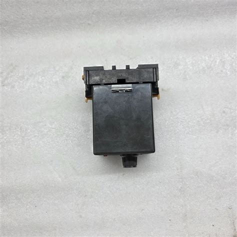 OMRON DTS SOLID STATE TIMER 24VDC - Mobel Looks