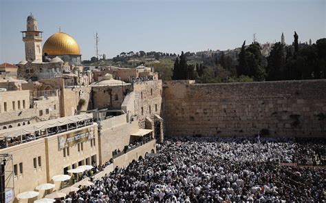 Limited Passover and Easter ceremonies held at Jerusalem holy sites amid war restrictions | The ...