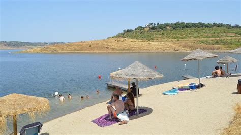 La playa cordobesa de La Breña revalida su bandera azul para la ...
