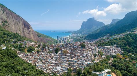 Turismo na garupa: mototaxistas guiam visitantes por vielas de Rocinha ...