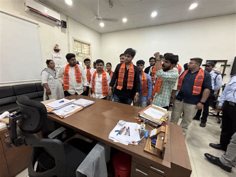 MSU Science Faculty Protest Fee Hike & Seat Cut | Vadodara News