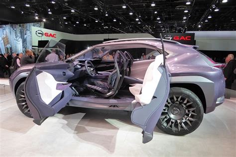 Lookalike Crossover SUVs Dominate 2017 Detroit Auto Show