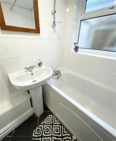 Cute 2BR Home in Liverpool Easy Check-In Smart TV - Houses for Rent in ...